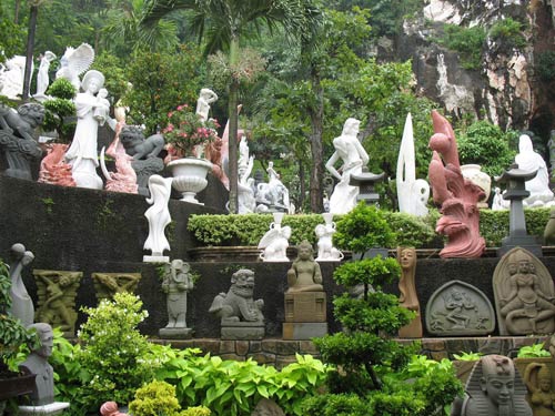 Làng điêu khắc đá mỹ nghệ Non Nước được công nhận là làng nghề truyền thống