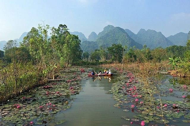 Sắc thu chùa Hương
