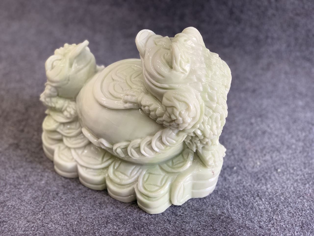 Thiềm thừ ôm bao tiền Thiềm thừ ôm bao tiền